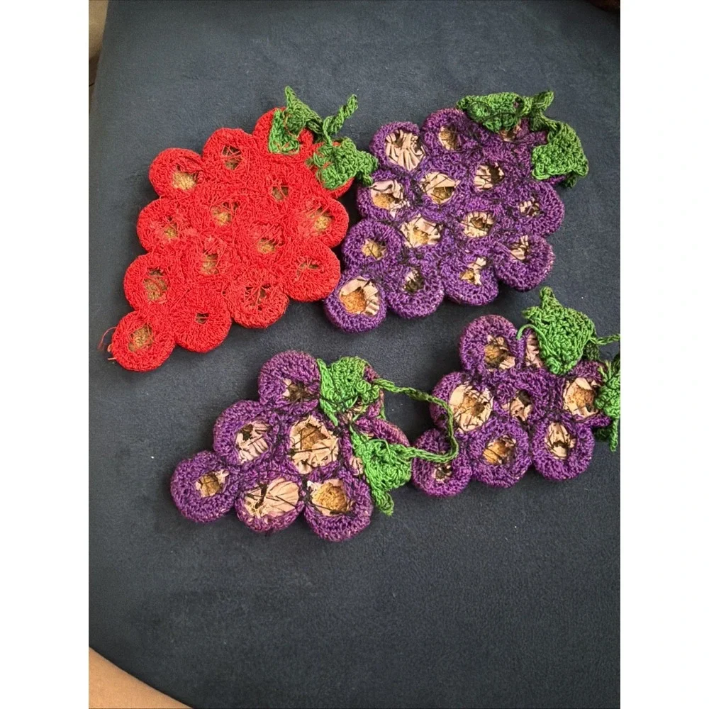 Lot Of 4 Vtg Handmade Crochet And Bottlecap Cork‎ Grape Trivets Purple And Red